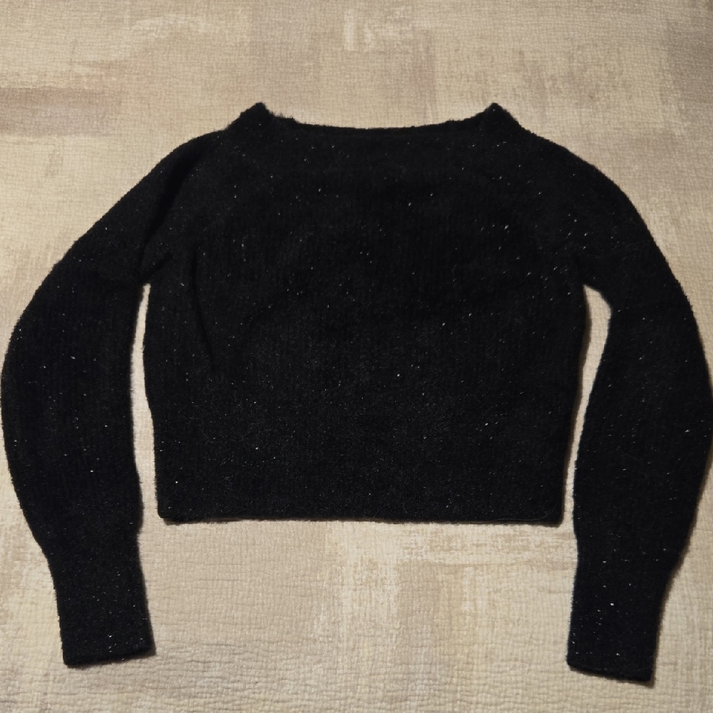 Chic Black Women's Crew Neck Sweater